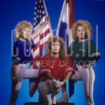 04-04-1985 Star Sisters, Patricia Paay, Yvonne Keeley and Ingrid Ferdinandusse at studio in Amsterdam.

[keywords]Posed, Full Length, Eyecontact, American Football, Flags, Singers[/keywords]